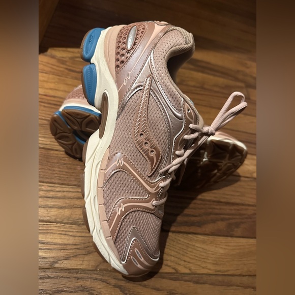 Saucony ProGrid Triumph 4 - *NEW* - Men’s size 11 - Picture 2 of 8